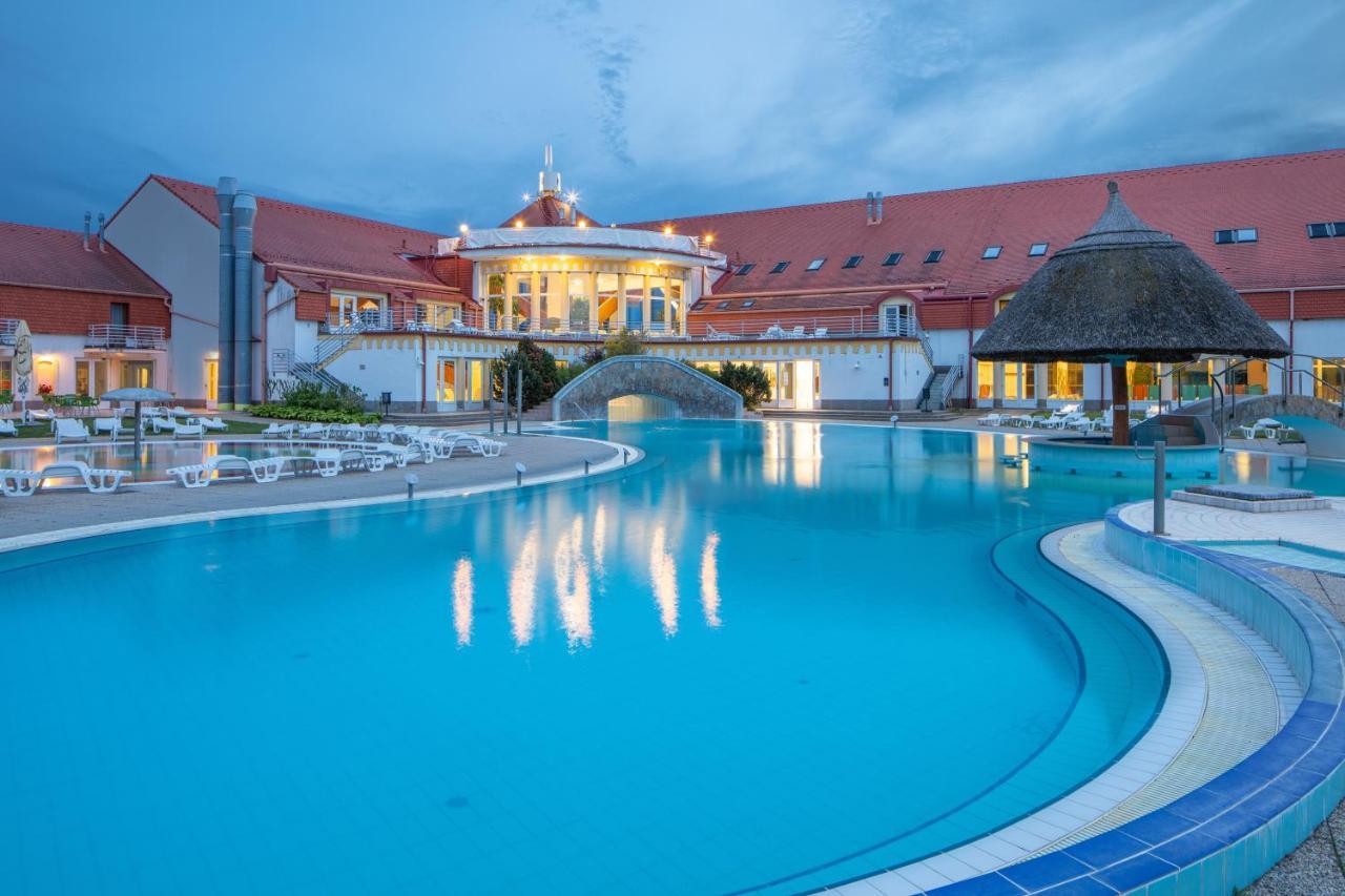 Kehida Termal Resort & Spa ケヒダクスタニー エクステリア 写真