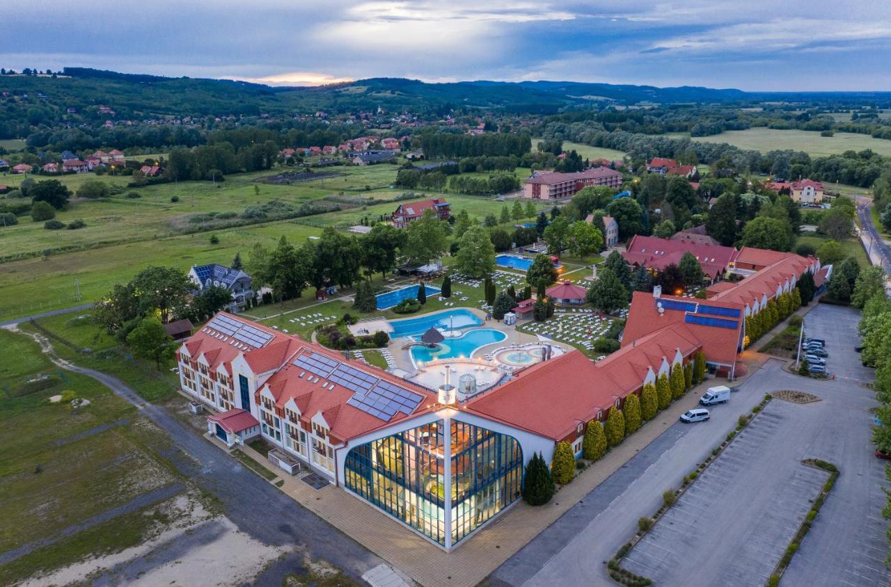 Kehida Termal Resort & Spa ケヒダクスタニー エクステリア 写真