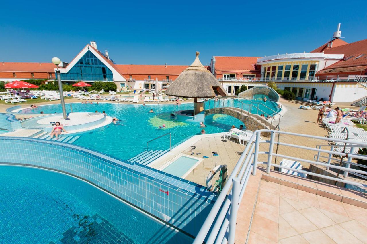 Kehida Termal Resort & Spa ケヒダクスタニー エクステリア 写真