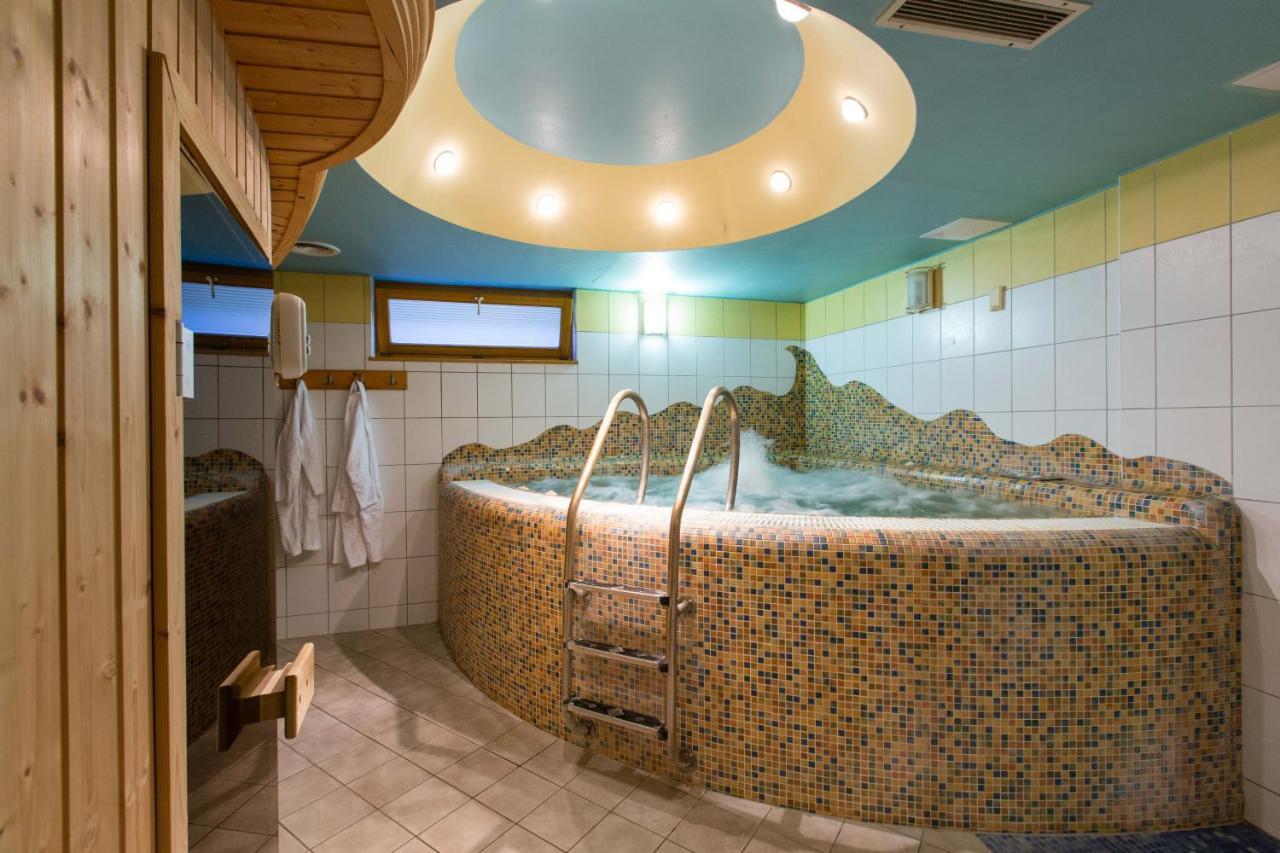 Kehida Termal Resort & Spa ケヒダクスタニー エクステリア 写真